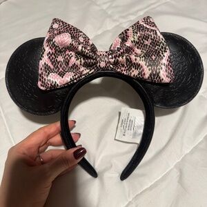 Loungefly Minnie ears. Pink animal print. New!